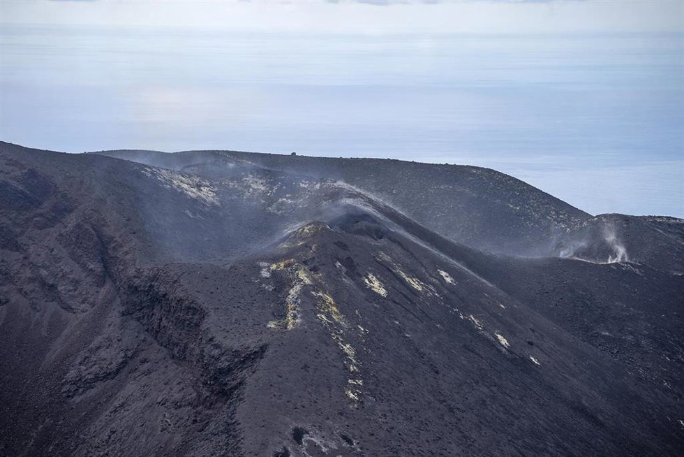 Una de las bocas eruptivas del volcán de Cumbre Vieja, a 17 de diciembre de 2021, en La Palma, Canarias (España). Según el último informe de la Dirección de Seguridad Nacional (DSN), el proceso eruptivo sigue sin mostrar signos observables de actividad.