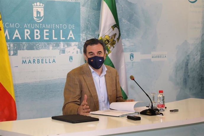 El portavoz municipal de Marbella (Málaga), Félix Romero, en rueda de prensa