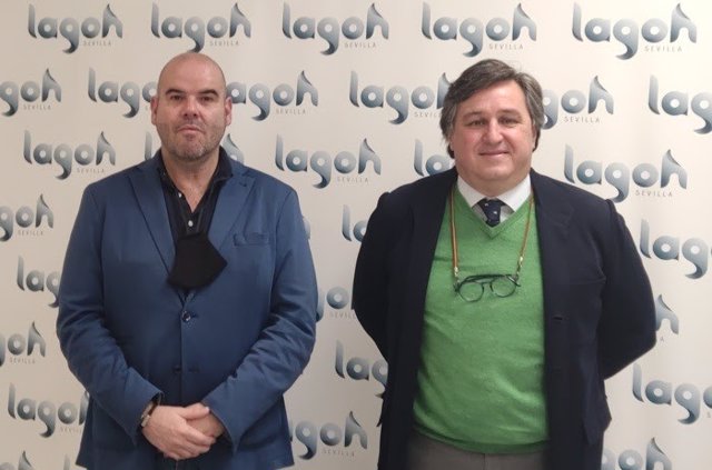 El director gerente de Lagoh, Carlos Fita, con el presidente del Ciencias Rugby, Club Marco Caruz.