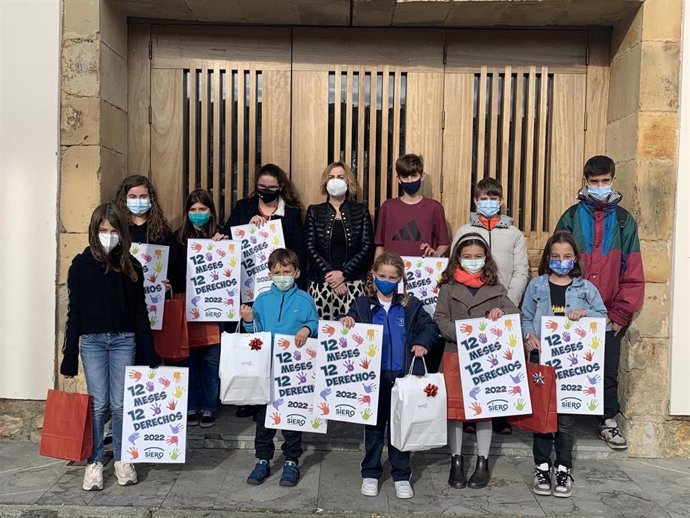 Calendario 12 meses 12 derechos en Siero.