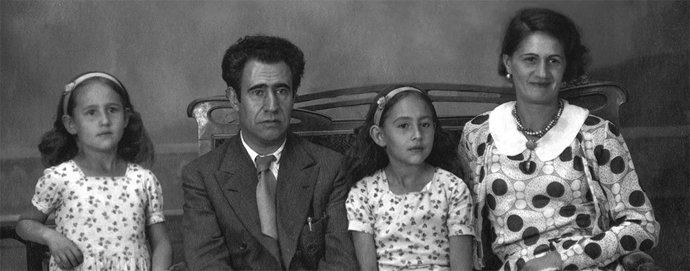 La muestra recoge fotografías de la familia, conservadas por las hijas tras el asesinato de los padres en 1936