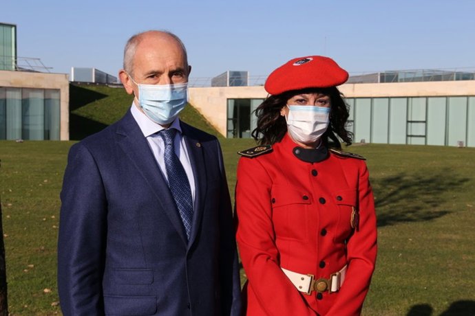 Josu Erkoreka y Victoria Landa.