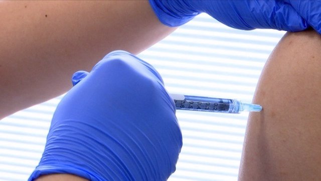 Archivo - La vacuna de Novavax contra la COVID-19 siendo administrada en ensayos clínicos