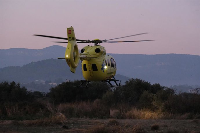 Arxiu - Un helicpter trasllada un dels ferits 