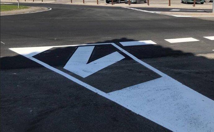 Parte de una pintura vial en Fraga