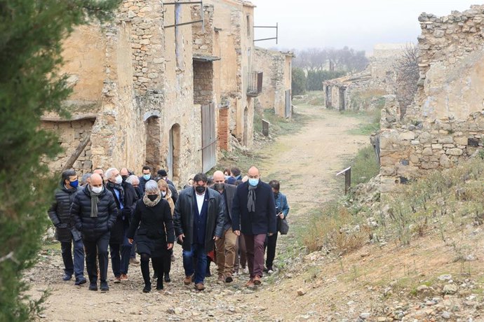 La consellera de Justicia Lourdes Ciuró visita las ruinas del Poble Vell de Corbera d'Ebre (Tarragona), el 20 de diciembre de 2021.