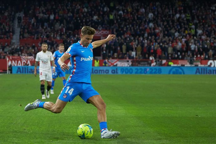 Marcos Llorente of Atletico de Madrid in action during the spanish league, La Liga Santander, football match played between Sevilla FC and Atletico de Madrid at Ramon Sanchez-Pizjuan stadium on December 18, 2021, in Sevilla, Spain.