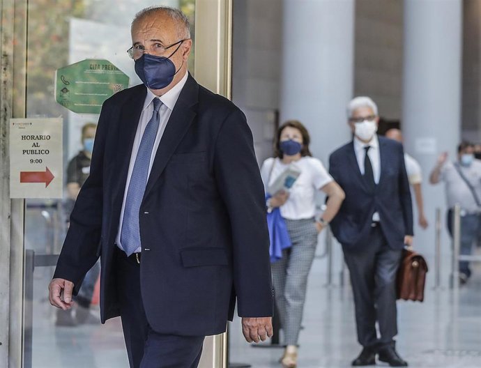 Archivo - El exconseller y exdiputado 'popular' en Les Corts, Rafael Blasco, sale de la Audiencia Provincial en la Ciudad de la Justicia, durante el juicio