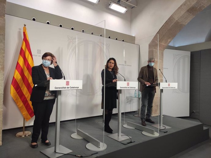 La secretria de Salut Pública, Carmen Cabezas, la portaveu del Govern, Patricia Plaja, i el conseller de Salut, Josep Maria Argimon