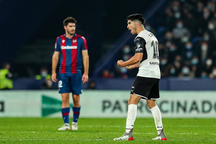 Carlos Soler of Valencia gestures during the Santander League match between Levante UD and Valencia CF at the Ciutat de Valencia Stadium on December 20, 2021, in Valencia, Spain.
