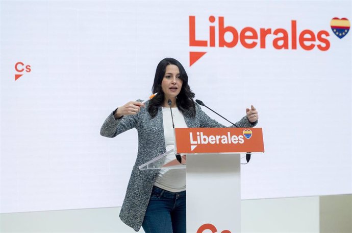 La líder de Cs, Inés Arrimadas, comparece tras el anuncio de elecciones anticipadas en Castilla y León, a 20 de diciembre de 2021, en Madrid, (España). 