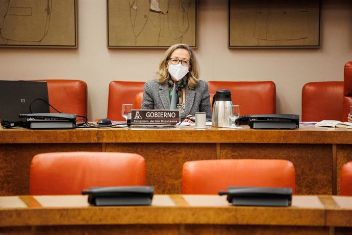 La vicepresidenta primera del Gobierno y ministra de Asuntos Económicos y Transformación Digital, Nadia Calviño, comparece en la Comisión Mixta para la Unión Europea en el Congreso de los Diputados, a 20 de diciembre de 2021, en Madrid (España). 