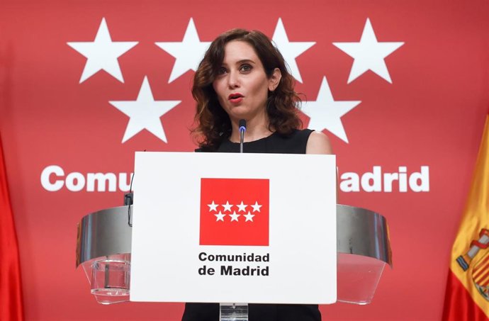 Archivo - La presidenta de la Comunidad de Madrid, Isabel Díaz Ayuso, responde a los medios tras una reunión del Consejo de Gobierno de la Comunidad de Madrid, en la Real Casa de Correos, a 3 de noviembre de 2021, en Madrid, (España). Durante la reunión