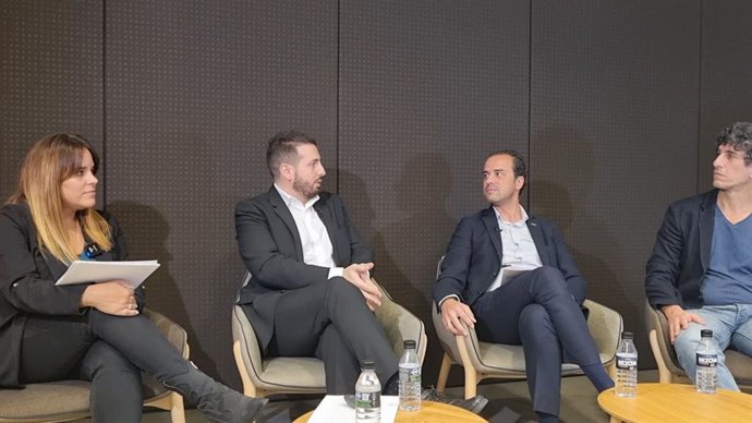 Ponentes debatiendo sobre los principales retos de la telemedicina.