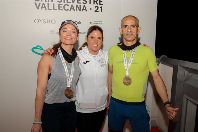El equipo capitaneado por Clara Viñarás gana la segunda edición de la carrera vertical San Silvestre Vallecana.