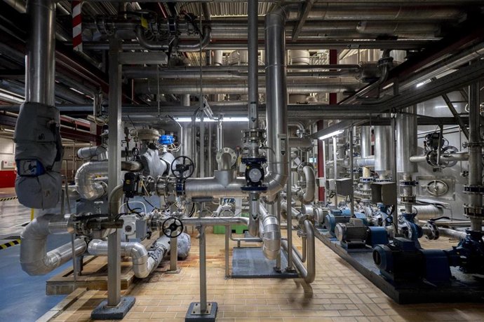 Archivo - Instalaciones de una fábrica de cerveza.