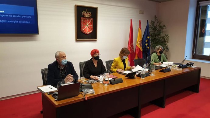 Comparecencia de la consejera de Salud, Santos Induráin, en el Parlamento foral.