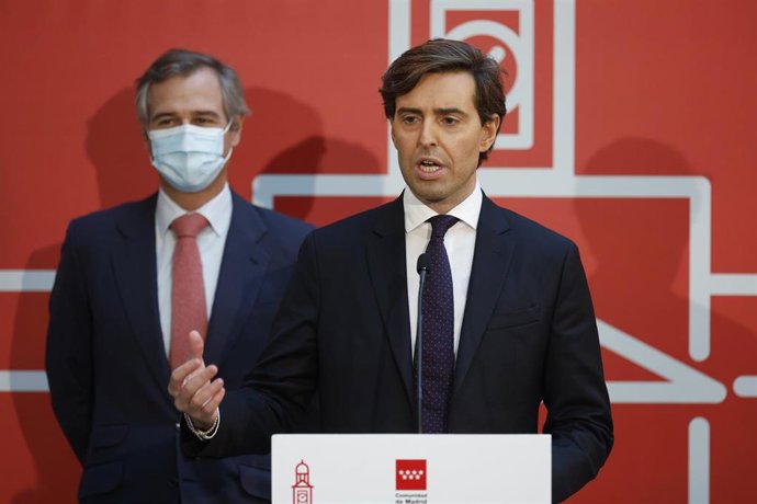 El vicesecretario de Comunicación del Partido Popular, Pablo Montesinos, interviene en los actos conmemorativos del 43 aniversario de la Constitución Española, en la Puerta del Sol, a 3 de diciembre de 2021, en Madrid (España). 