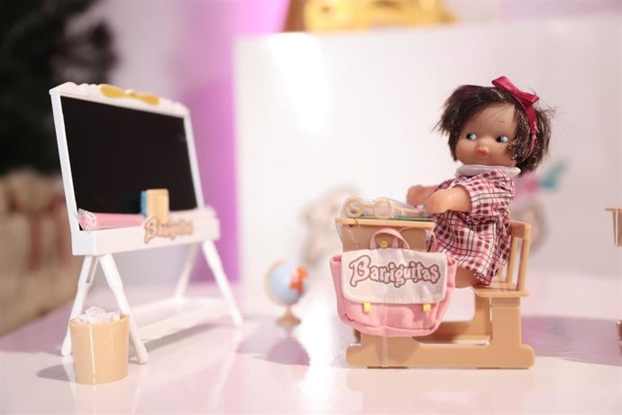 Archivo - Una 'barriguitas' en una tienda de juguetes. 