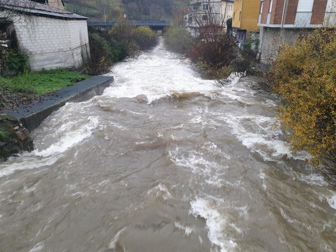 Río a su paso por Felechosa