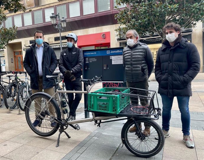 Vitoria-Gasteiz cuenta con un nuevo sistema logístico de buzones inteligentes y reparto en bici en el centro