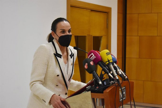 La alcaldesa de Ciudad Real, Eva Masías, en rueda de prensa.