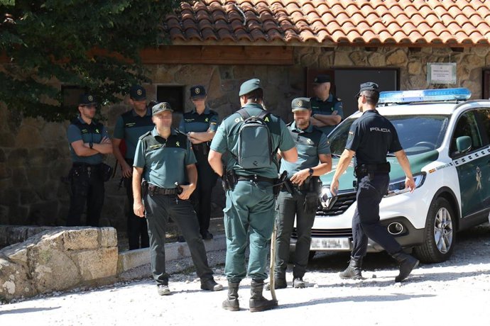 Archivo - Agentes de la Guardia Civil y de la Policía Nacional en un dispositivo de búsqueda conjunto