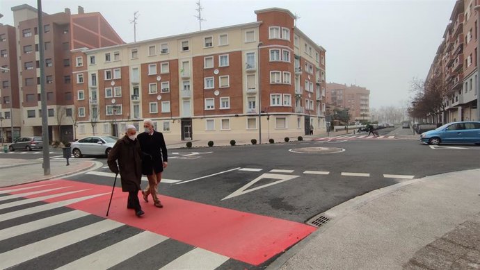 Finalizan las obras que han reformado el cruce de Hermanos Hircio con Poeta Prudencio para aumentar su seguridad