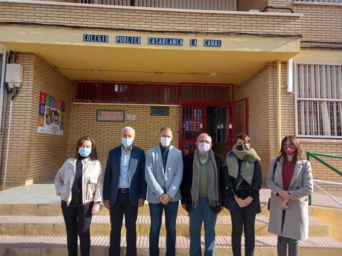 Antonio Jiménez en su visita al CEIP La Canal en Almería
