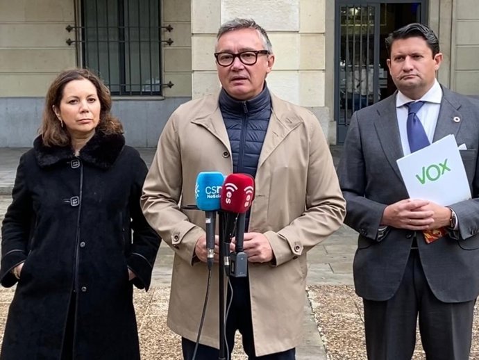 Manuel Gavira (c.), este martes