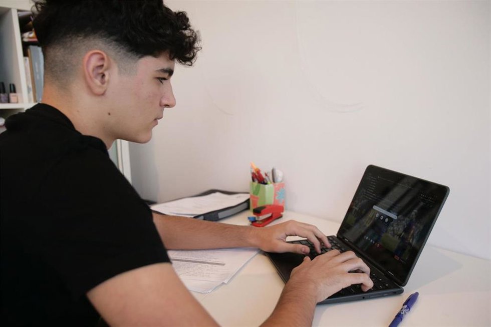 Más de un tercio de los niños y adolescentes que han estudiado en modalidad online durante la pandemia mostraron altos niveles de ansiedad, según un estudio