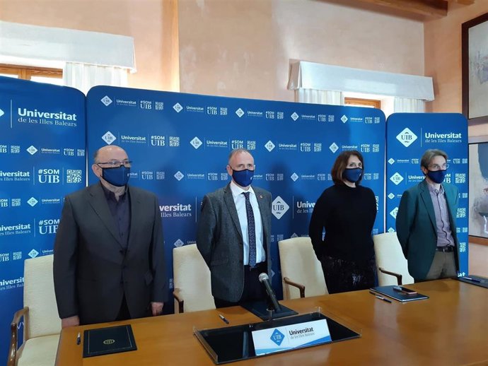 (I-D) El Presidente Del Consell Social, Bartomeu Llins; El Rector De La UIB, El Doctor Jaume Carot; La Gerente M. Consuelo Hernández Y El Vicerrector De Planificación Estratégica, Internacionalización Y Cooperación, Carles Mulet.