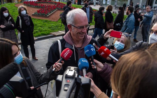 El ex jefe de ETA ‘Mikel Antza' responde a los medios a su llegada a declarar en la investigación del asesinato de Gregorio Ordóñez, a 21 de diciembre de 2021, en San Sebastián, Guipúzcoa, País Vasco, (España). Antza declara en la investigación por el ase