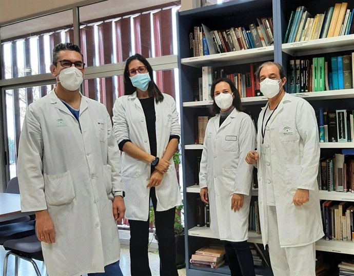 Equipo médico del Hospital Infanta Elena de Huelva premiado por su investigación sobre riesgo cardiovascular en pacientes con VIH