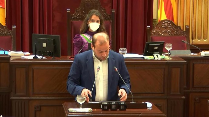 El conseller de Medio Ambiente y Territorio, Miquel Mir, en una intervención durante el debate de presupuestos en el Parlament.