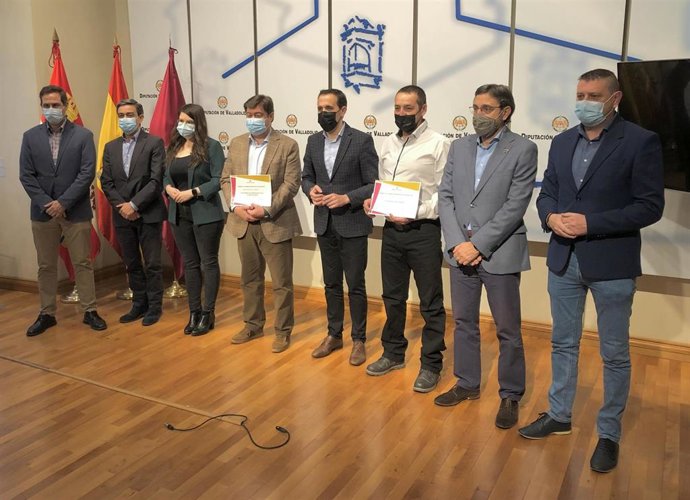 Foto de familia de los Premios de Turismo de la Diputación de Valladolid entregados este martes.