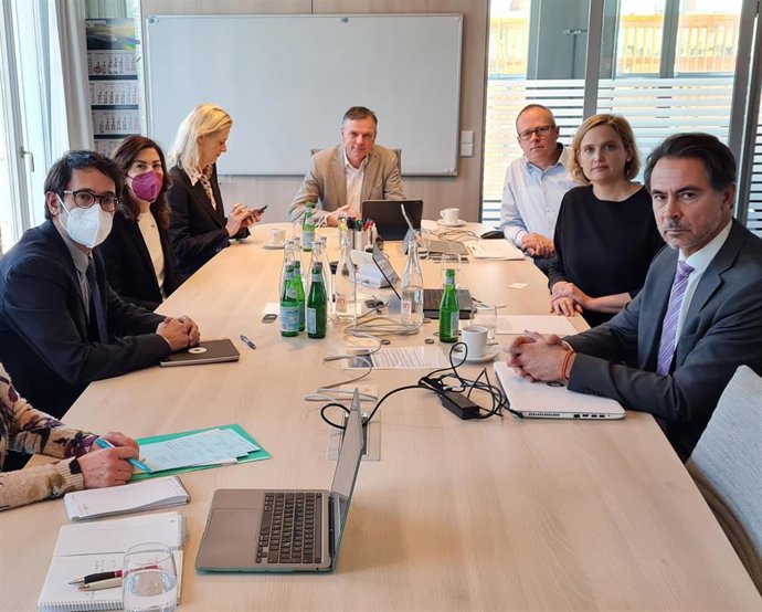 El conseller Iago Negueruela, durante la reunión en Hamburgo.