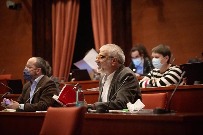 Imagen de archivo - El líder de Cs en el Parlament, Carlos Carrizosa, en la Comisión de Asuntos Institucionales del Parlament, a 10 de noviembre de 2021.