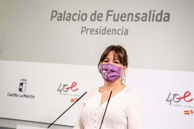 La consejera de Igualdad y portavoz del Gobierno regional, Blanca Fernández,  en rueda de prensa en el Palacio de Fuensalida.