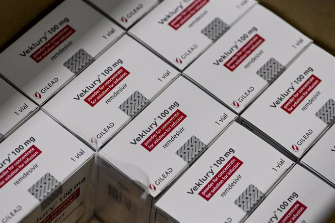 Archivo - 30 April 2021, Belgium, Aalst: Boxes of Remdesivir drug are prepared at Movianto Company before they leave on a flight tonight to India. Belgium will help India with 9000 doses of the antiviral drug Remdesivir. Photo: Dirk Waem/BELGA/dpa