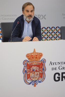 Archivo - El concejal de Educación, Mantenimiento y Medio Ambiente de Granada, Jacobo Calvo.