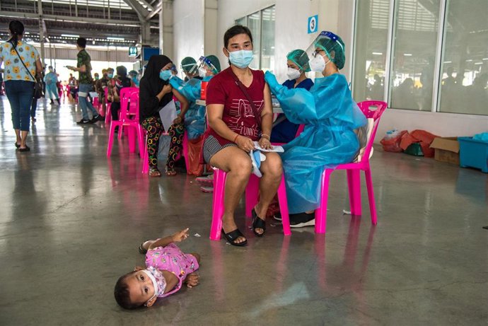 Archivo - Vacunación contra el coronavirus en Tailandia
