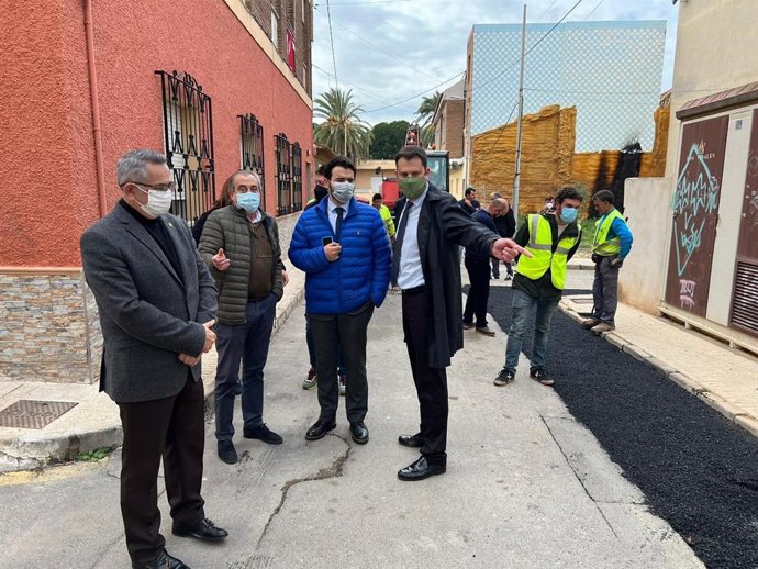 El director general del Agua, durante su visita a las obras de la red de abastecimiento y saneamiento que la Comunidad Autónoma lleva a cabo en La Unión