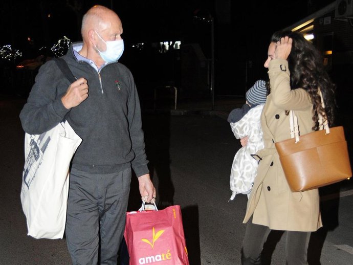 Telma Ortiz, con su bebé en brazos y con Marcus Brandler