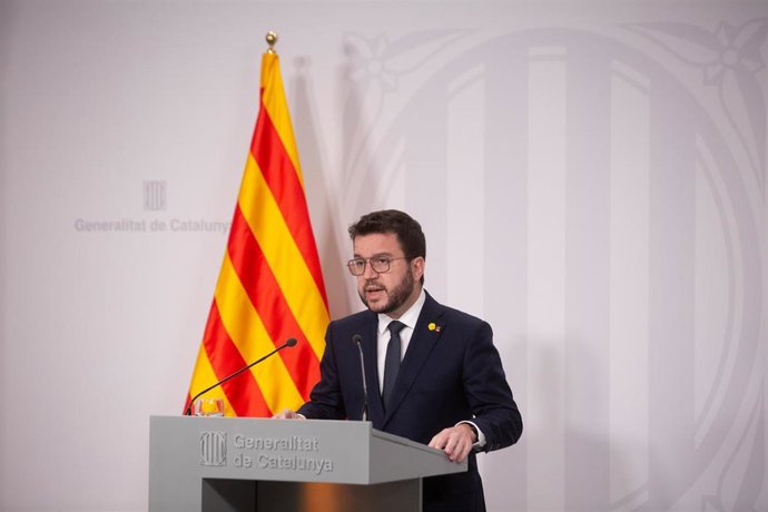 El presidente de la Generalitat, Pere Aragons, interviene en una rueda de prensa tras la reunión del Consejo Ejecutivo, a 21 de diciembre de 2021, en Barcelona, Cataluña, (España). En la comparecencia ha detallado que el toque de queda planteado por el