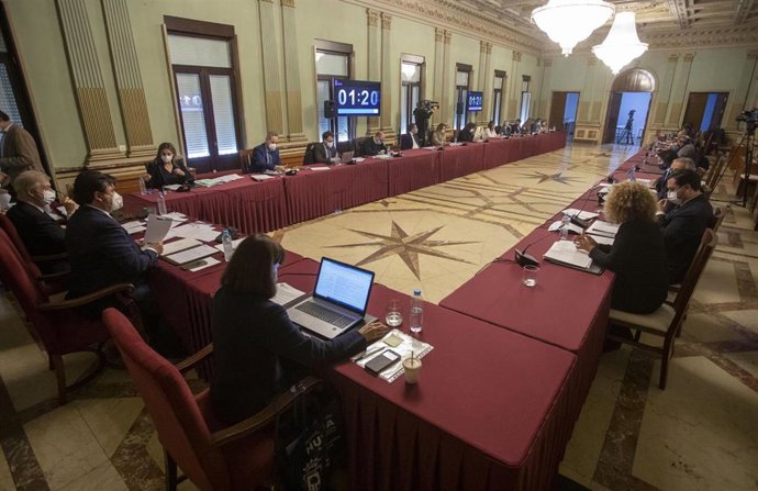 El Ayuntamiento de Huelva celebra el pleno de diciembre de 2021.