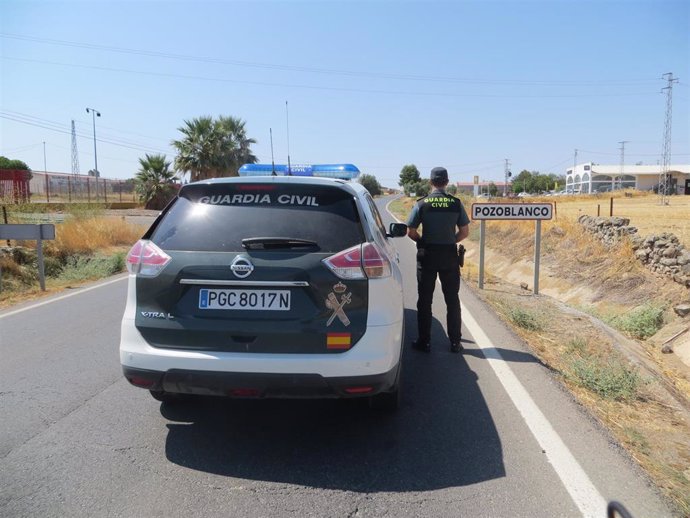 Archivo - Una patrulla de la Guardia Civil en Pozoblanco.