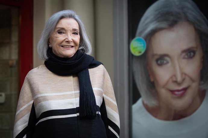 Archivo - Imagen de archivo de la actriz Nuria Espert durante la presentación de la obra de Federico García Lorca 'Romancero gitano', cuyos versos recitará la veterana actriz  en el  Teatro Romea hasta el próximo 14 de enero, en Barcelona, a 7 de enero 