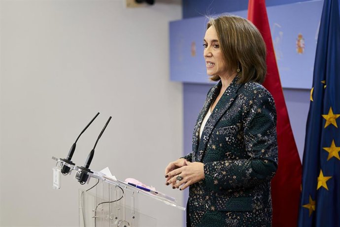 La portavoz parlamentaria del PP, Cuca Gamarra, en una rueda de prensa anterior a una Junta de Portavoces en el Congreso de los Diputados, a 21 de diciembre de 2021, en Madrid, (España).