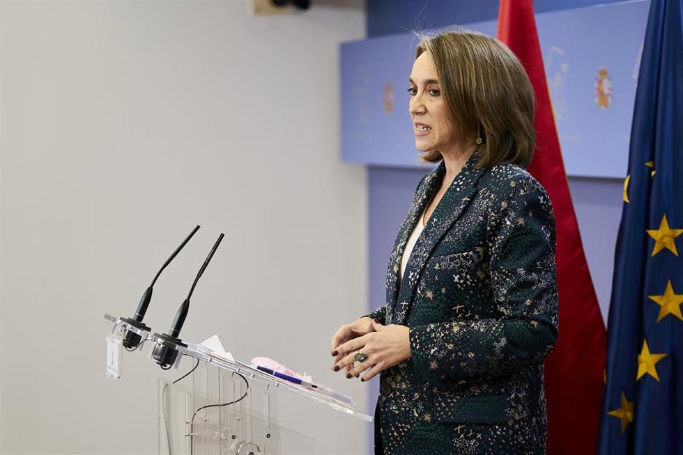 La portavoz parlamentaria del PP, Cuca Gamarra, en una rueda de prensa anterior a una Junta de Portavoces en el Congreso de los Diputados, a 21 de diciembre de 2021, en Madrid, (España).